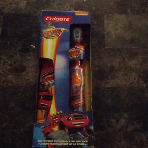 Nickelodeon Other - NWOT Boys electronic toothbrush with toothpaste